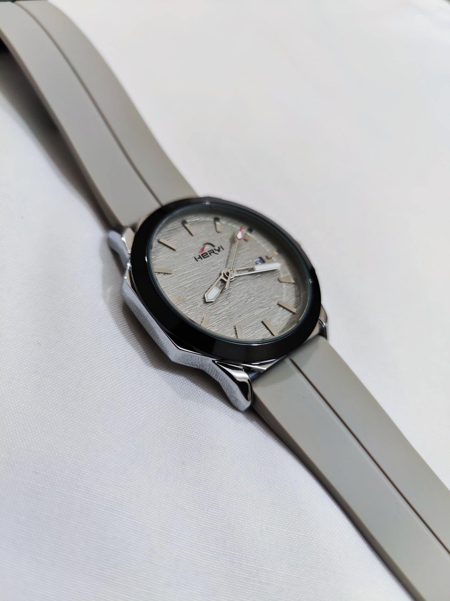 HERYI - Grey Dial with Grey Magnetic Strap Luxury Watch